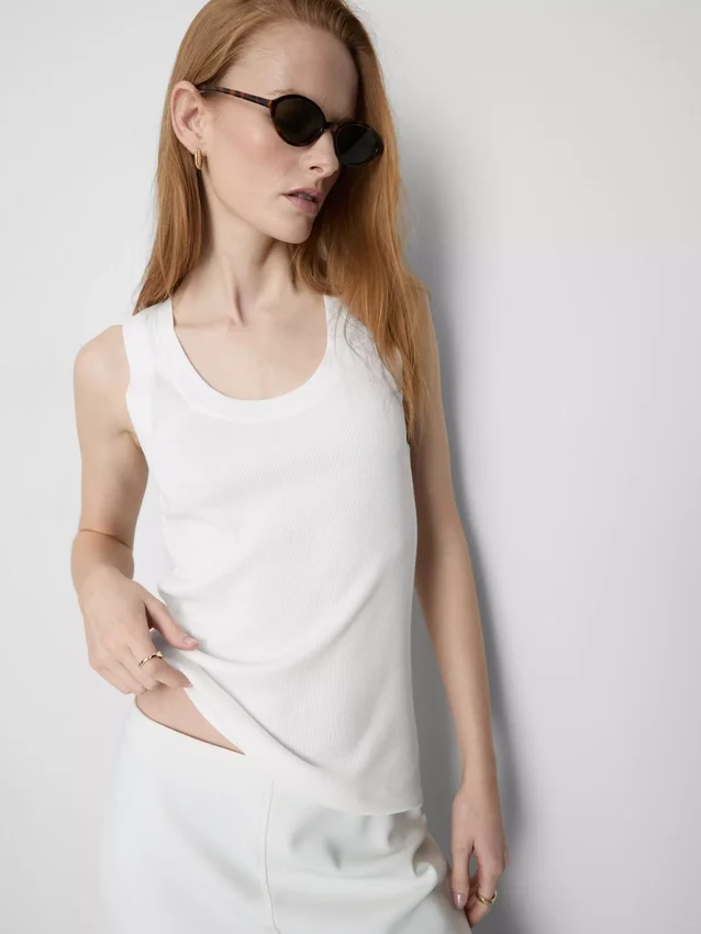 Ribbet tank-top i bomullsblanding