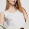 Ribbet tank-top i bomullsblanding