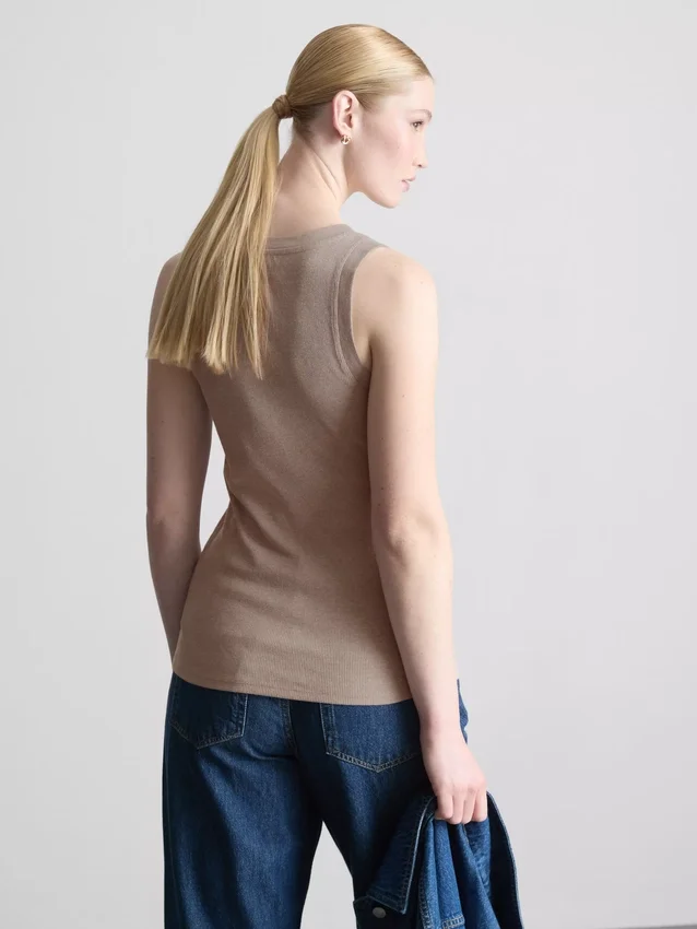 Ribbet tank-top i bomullsblanding