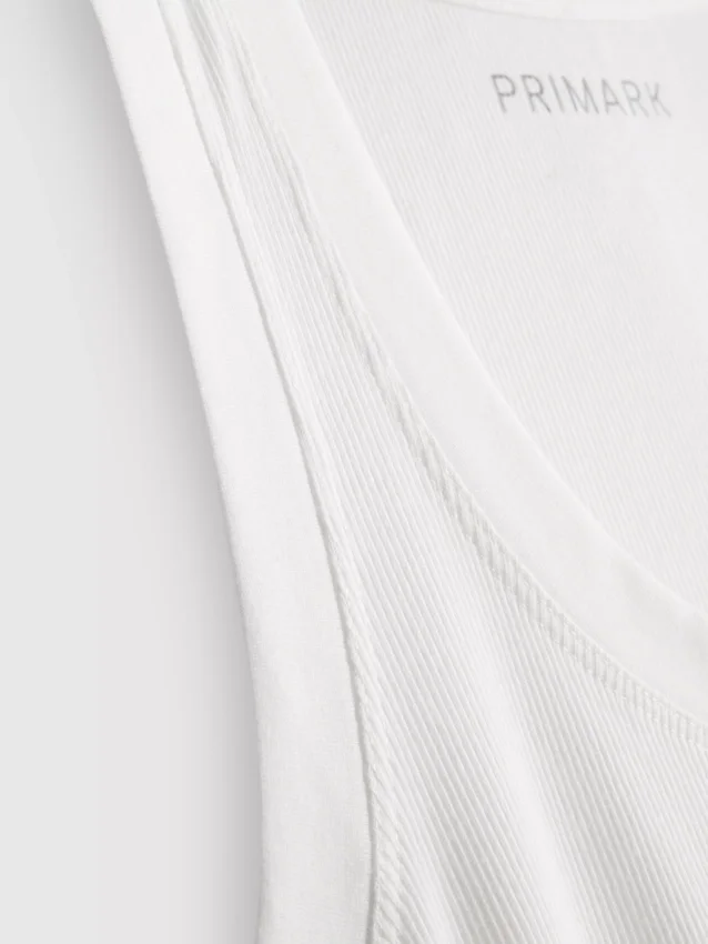Ribbet tank-top i bomullsblanding