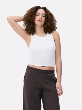 Ribbet tank-top med racerrygg