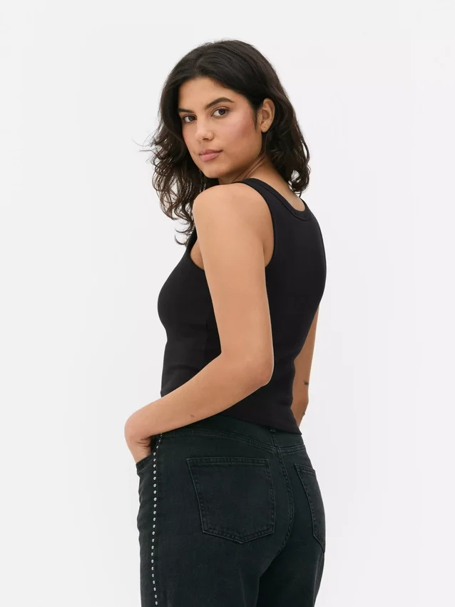 Ribbet tank-top med racerrygg