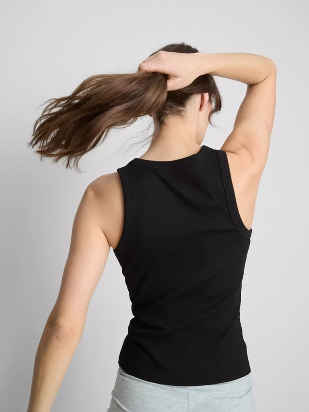 Ribbet tank-top med racerrygg i bomullsrikt materiale
