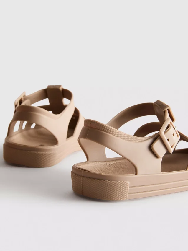 Sandaler i gelé med burdesign