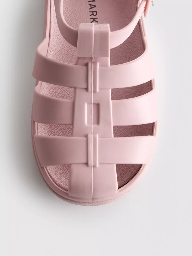 Sandaler i gelé med burdesign