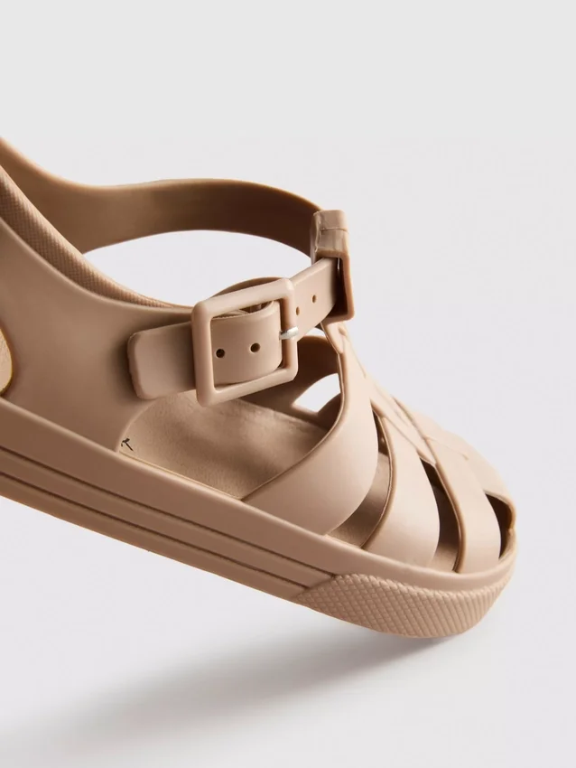 Sandaler i gelé med burdesign