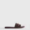 Sandaler i imitert skinn