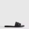 Sandaler i imitert skinn
