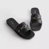 Sandaler i imitert skinn