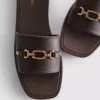 Sandaler i imitert skinn