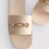 Sandaler i imitert skinn