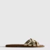 Sandaler i imitert skinn med flettet mønster