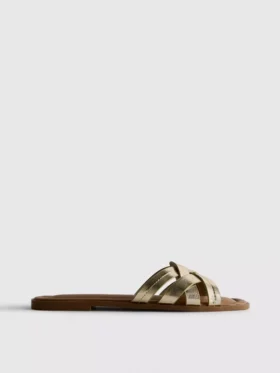 Sandaler i imitert skinn med flettet mønster