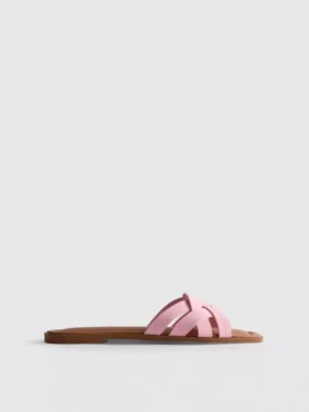 Sandaler i imitert skinn med flettet mønster