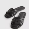 Sandaler i imitert skinn med flettet mønster