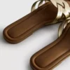 Sandaler i imitert skinn med flettet mønster