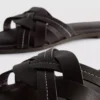 Sandaler i imitert skinn med flettet mønster
