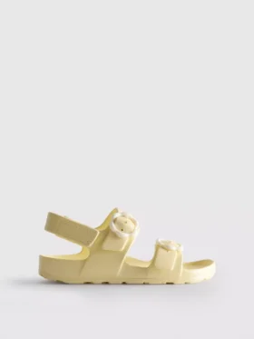 Sandaler med blomsterremmer