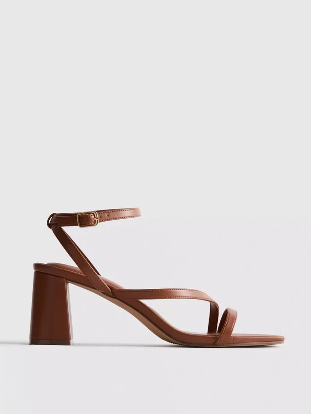 Sandaler med bred passform og blokkhæl