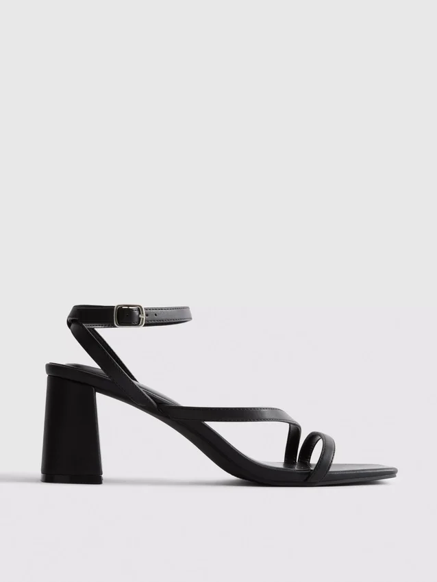 Sandaler med bred passform og blokkhæl
