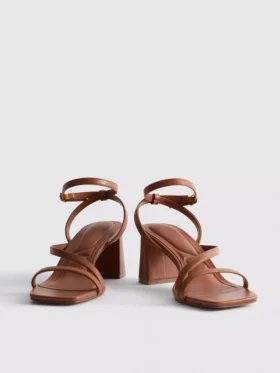 Sandaler med bred passform og blokkhæl