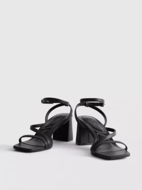 Sandaler med bred passform og blokkhæl