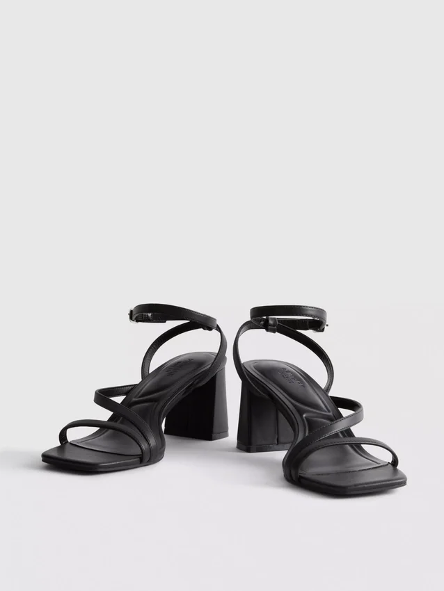 Sandaler med bred passform og blokkhæl