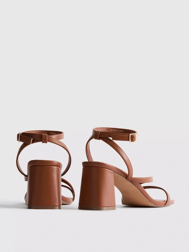Sandaler med bred passform og blokkhæl