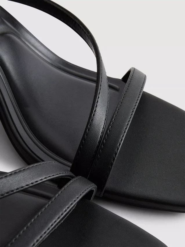 Sandaler med bred passform og blokkhæl