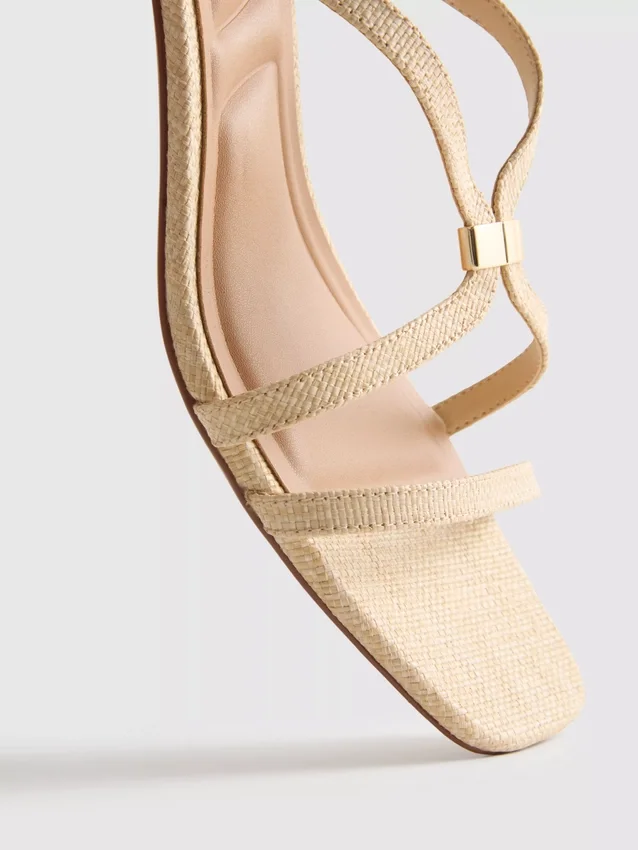 Sandaler med bred passform, raffia-kant og blokkhæl