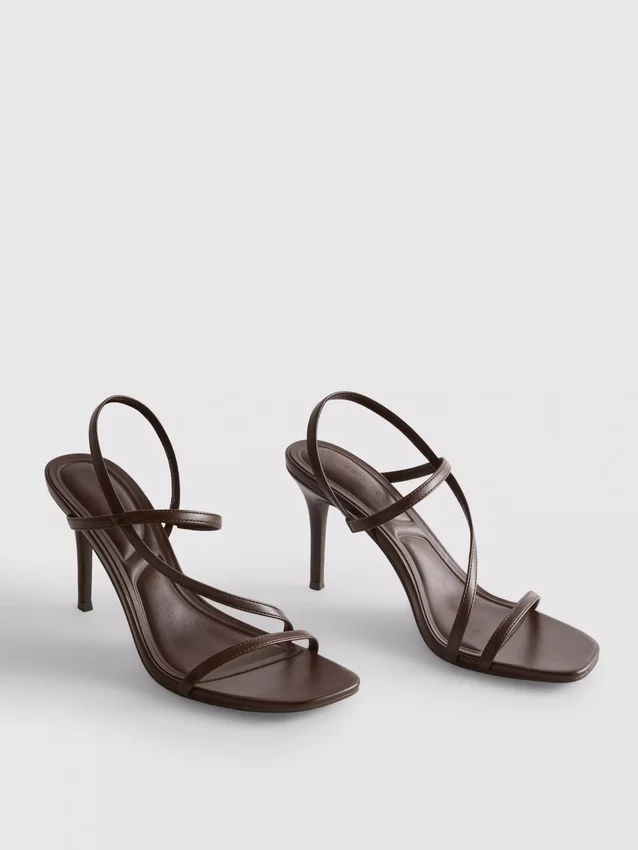 Sandaler med knapt merkbar hæl