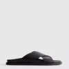 Sandaler med kryssende stropper