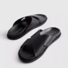 Sandaler med kryssende stropper