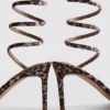 Sandaler med leopardmønster og højhælte sko