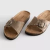 Sandaler med én rem og nitter