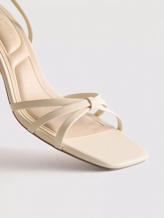 Sandaler med remmer og blokkheler