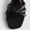 Sandaler med remmer og flettet blokkhæl