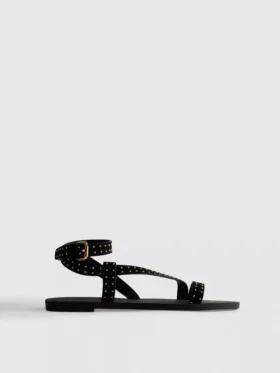 Sandaler med remmer og nitter