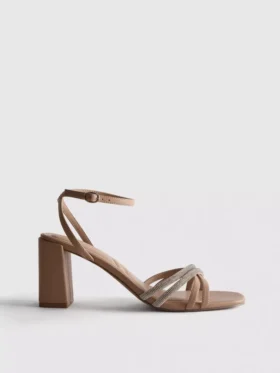 Sandaler med remmer og strass på hælen