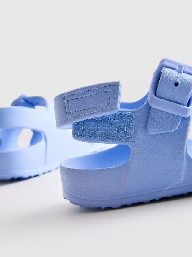 Sandaler med spenne