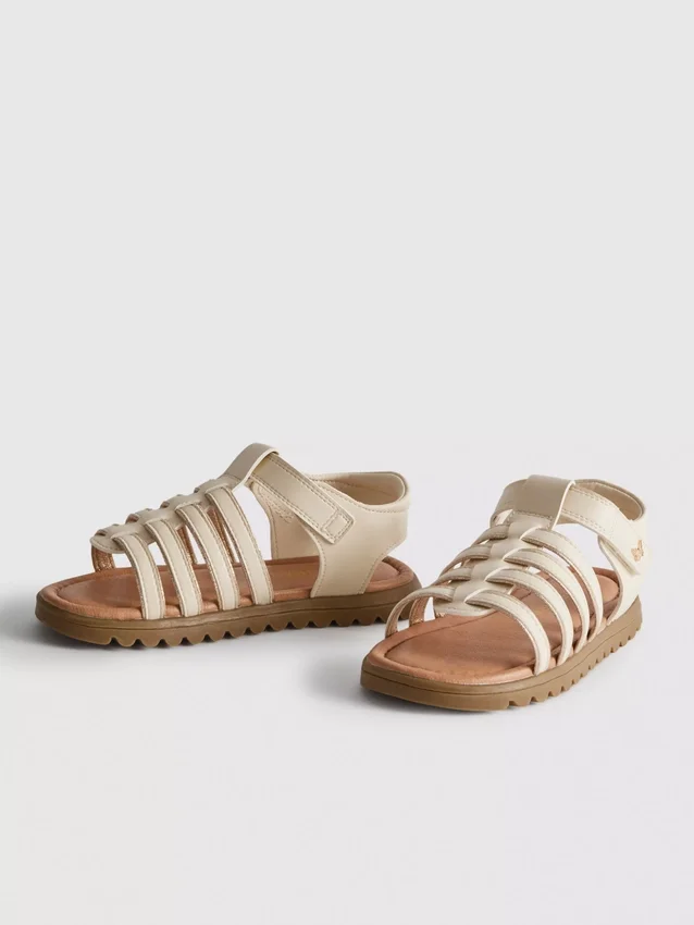 Sandaler med stropper