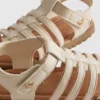 Sandaler med stropper