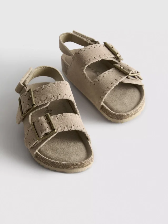 Sandaler med stropper med dobbel spenne