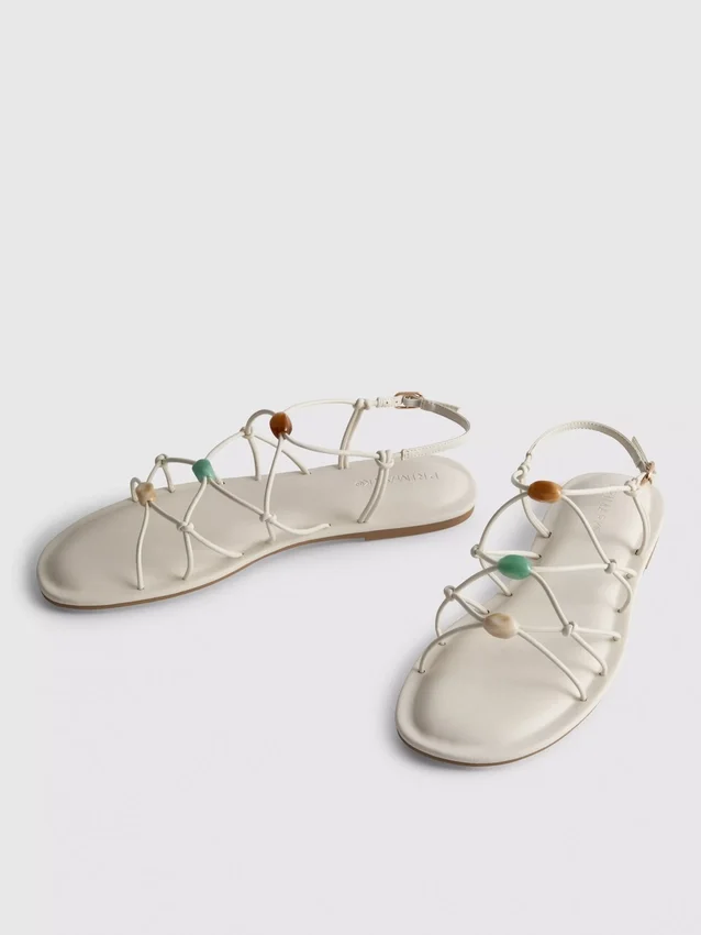 Sandaler med stropper og perler