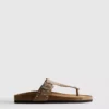 Sandaler med T-rem og nitter