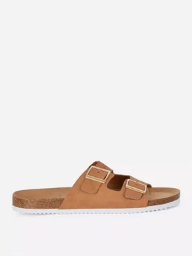 Sandaler med to stropper og spenne