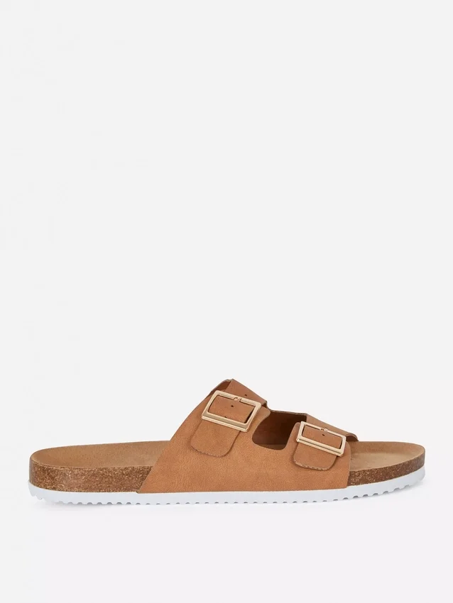 Sandaler med to stropper og spenne
