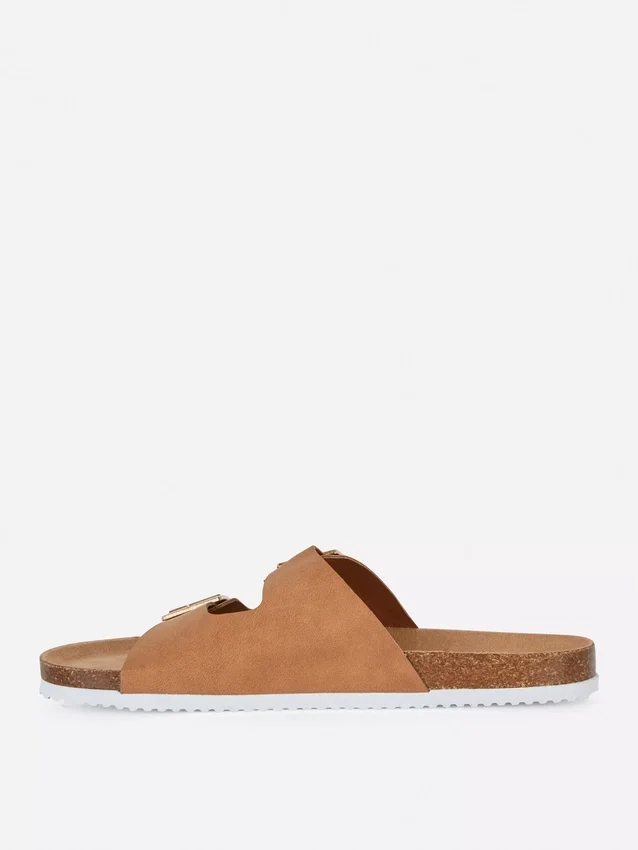 Sandaler med to stropper og spenne