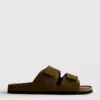 Sandaler med to stropper og tykk såle