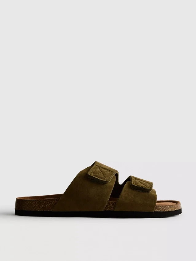 Sandaler med to stropper og tykk såle